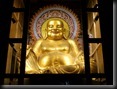 der Buddha der Zukunft, der lachende Buddha mit den langen Ohrläppchen