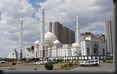 eine der vielen Moscheen in Astana, fertiggestellt 2014