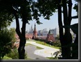 Putins Hunschrauberlandeplatz im Kreml, Kreml-Mauer , li. im Hintergrund das Appartement-Gebäude der "Sieben Schwestern"