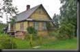 gelbes Haus in Vasknarva, wo die Narva aus dem Peipsi Järv "entspringt"