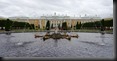 1 von insgesamt 150 Fontänen. Der Peterhof ist berühmt für seine vielen Fontänen, die allesamt aus einer nahegelegenen Quelle gespeist werden und nur durch den Wasserdruck sprudeln